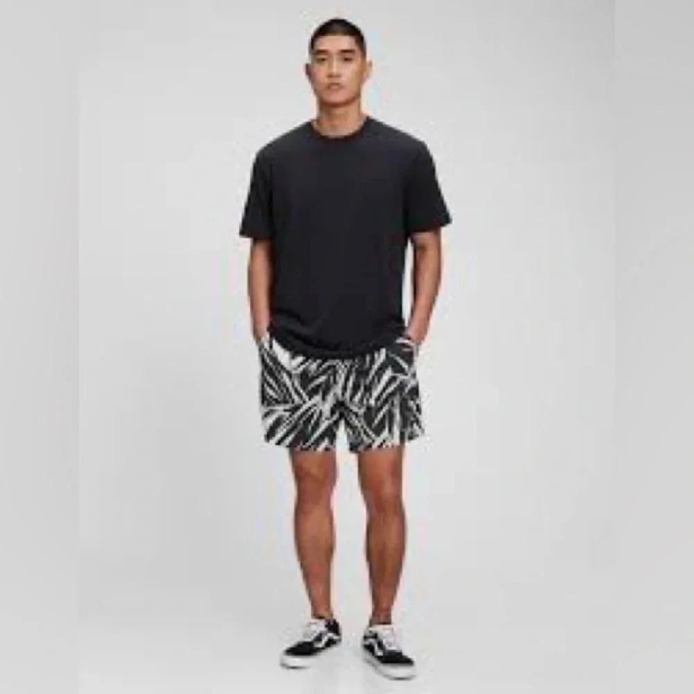 Gap 6” Swim Shorts White Black Multi‎ Men’s S abstract palm print